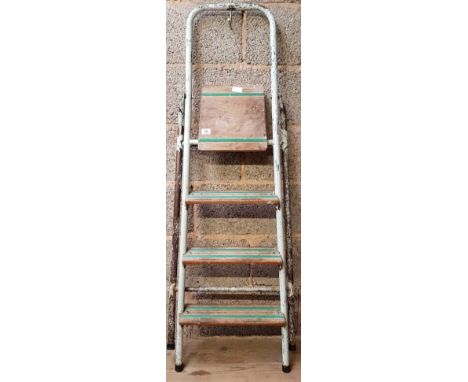 3 STEP METAL & WOOD STEP LADDER