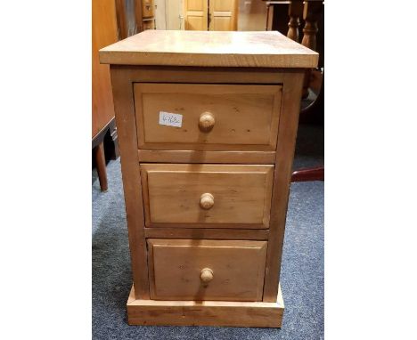 LIGHT MAHOGANY NARROW CHEST OF 3 DRAWERS
