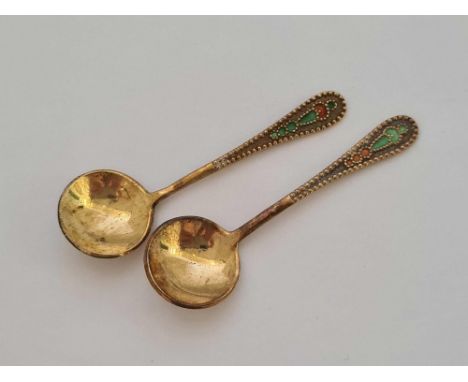 PAIR OF RUSSIAN SILVER & ENAMEL CRUET SPOONS