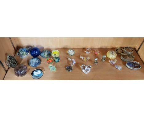 SHELF OF PAPERWEIGHTS, GLASS ANIMALS ETC