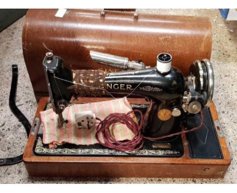 VINTAGE ELECTRIC SINGER SEWING MACHINE WITH CARRY CASE
