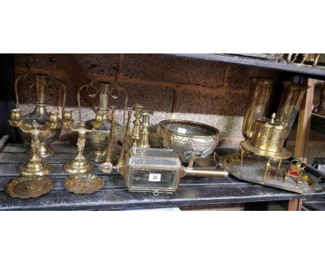 SHELF OF MISC BRASS WARE INCL; MATCHING CANDLE STICKS, LAMP, BOWL & OTHER BRASS  WARE