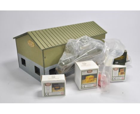 Rare Pre-Brushwood 1/32 Scale Wolseley Toy Farm Shed Building and Accessories. Near Mint with Original Box. 