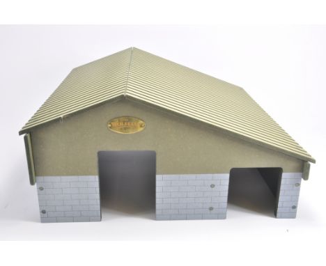 Rare Pre-Brushwood 1/32 Scale Wolseley Toy Farm Twin Bay Shed Building. Near Mint with Original Box. 