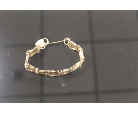 A GOLD GATE BRACELET 