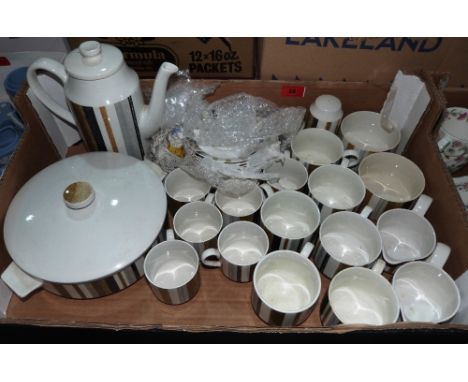 A box of Midwinter Queensbury tea and coffee ware