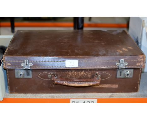 VINTAGE LEATHER TRAVEL CASE     