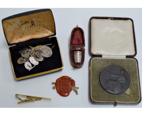 A LOT COMPRISING A SILVER THIMBLE WITH FITTED PRESENTATION BOX, AN OLD ROYAL MINT WAX IMPRESSION, A BRONZE MEDAL - FOR SERVIC