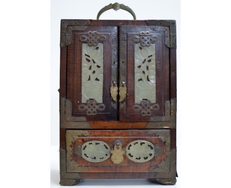 20TH CENTURY CHINESE WOOD, JADE & BRASS JEWELLERY CABINET WITH THE TOP HANDLE MODELLED AS A BAT     
