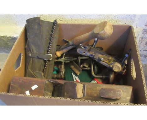 Box of vintage tools to include; planes, chisels, drill bits etc. (B.P. 21% + VAT) 