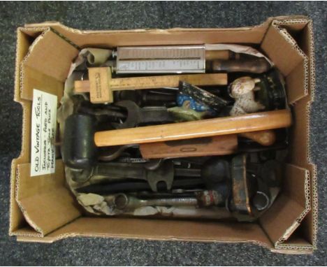 Box of mostly vintage tools to include; spirit level, mallet, various spanners, a distance finder, three animal shaped cast m