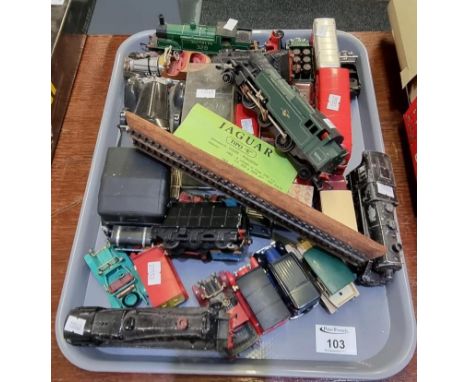 Tray of play worn Diecast model vehicles, vintage cars, locomotives, etc.(B.P. 21% + VAT) 