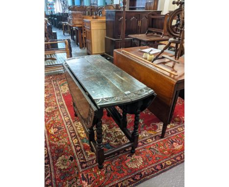 17th Century oak oval gate leg dining table on bobbin turned legs with later arcade moulded banding. 110cm approx.(B.P. 21% +