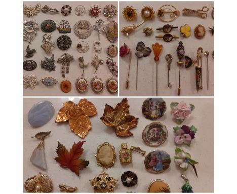 A collection of brooches to include a white metal and enamelled Thai brooch of a ship, a micro-mosaic brooch, a Masj silver t