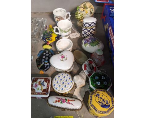 A group of collectables to include several Del Prado collection miniature trinket boxes, a Beswick Beatrix Potter collection 
