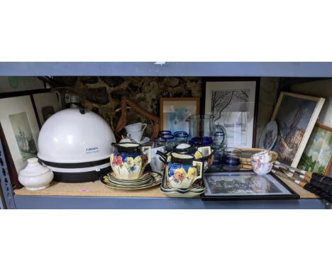 A mixed lot to include Royal Doulton early 20th century part set of Sandwich plates, jugs and a teapot decorated with flowers