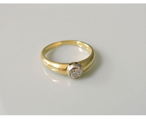 An 18ct gold single stone diamond ring, with rub over white collet to tapering yellow shoulders