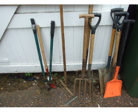 Qty of Gardening Tools