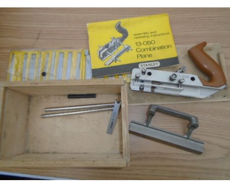 VINTAGE STANLEY COMBINATION PLANE 13-050 WITH ACCESSORIES, MANUAL AND WOODEN BOX