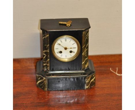 Marble effect oak cased mantle clock with key no pendulum 23cm