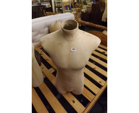 JACK WILLS HALF TORSO MANNEQUIN (NO ARMS)