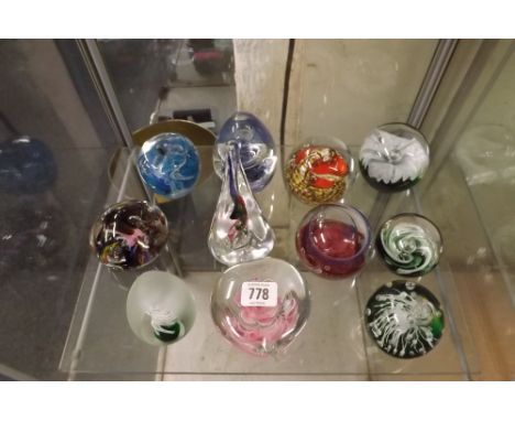 SHELF OF DECORATIVE GLASS PAPER WEIGHTS BY CAITHNESS &amp; OTHERS