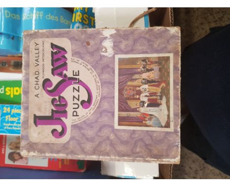 CARTON OF MISC PUZZLES INCL; GIANT FLOOR PUZZLES &amp; A VINTAGE CHAD VALLEY PLY WOOD JIGSAW