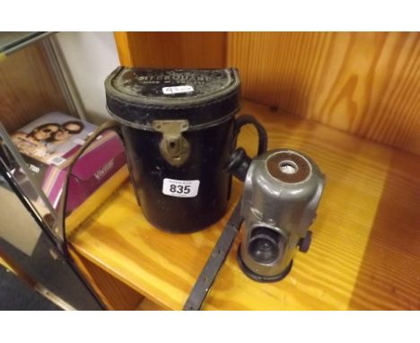 A VINTAGE SITE SQUARE ARCHITECTURAL SURVEYING INSTRUMENT IN CARRY CASE