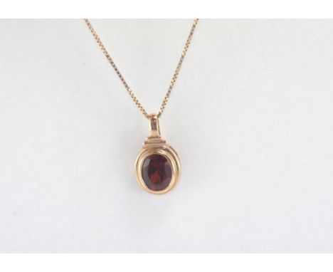 Vintage 9ct rose gold and garnet pendant on a 9ct chain, total weight: approx 4.2 grams, size: approx 43cm chain length