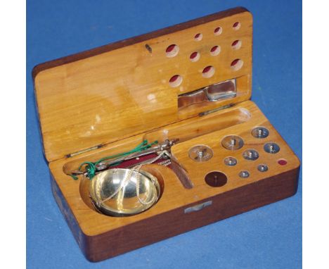 Wood cased set gold scales including weights up to maximum 20grams. Length 16cm approx.