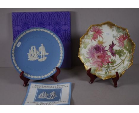 Vintage Royal Doulton display plate floral decoration, stamped to base and Reg. No. 184,624 (diameter 22.5cm approx); togethe