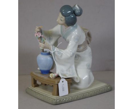 Lladro Japanese woman with ikebana figure height 19cm approx.