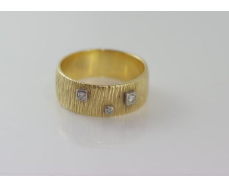 18ct yellow gold, 3 diamond ring with rough texture finish, weight: approx 7 gram, size: approx Q-R/8