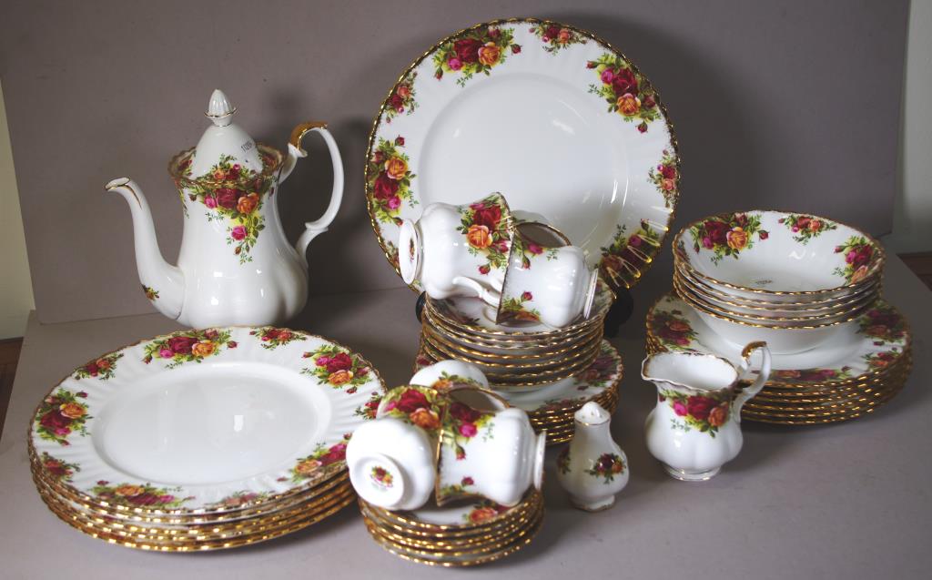 Forty five piece Royal Albert part dinner set ™ld Country Roses