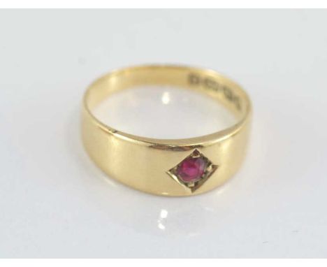 Hallmarked 18ct yellow gold band with ruby hallmarked Sheffield 1910, weight: approx 3.75 grams, size: approx M-N/6