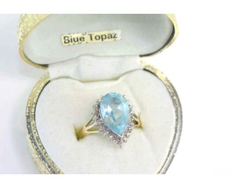 9ct yellow gold and pear shaped blue topaz ring weight: approx 3.46 grams, size: approx P-Q/8