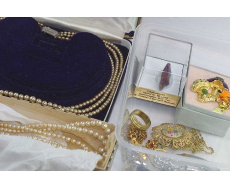 Quantity of costume jewellery including two boxed sets of vintage faux pearls