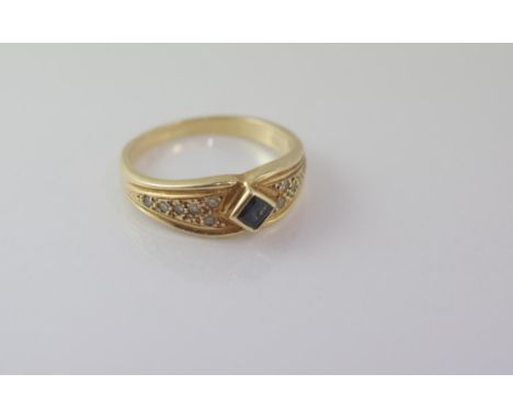 Vintage 14ct yellow gold, sapphire & diamond ring weight: approx 3 grams, size: I-J/4