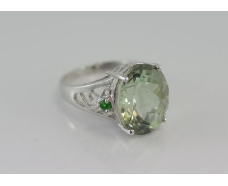 Silver and oval shaped green amethyst ring size: approx L-M/6