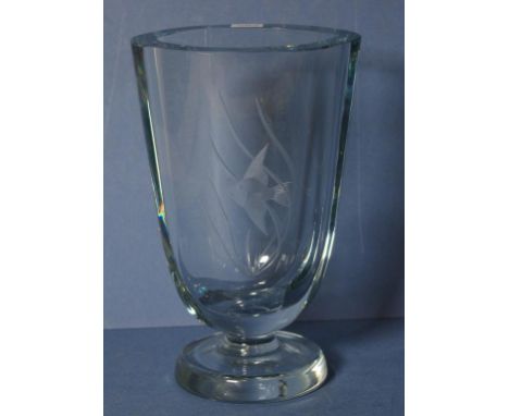 Fine vintage glass vase with engraved fish decoration, 20cm high approx.