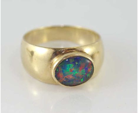 Vintage 9ct yellow gold and opal ring (back not open - doublet or triplet), weight: approx 5.65 grams, weight: approx Q-R/8