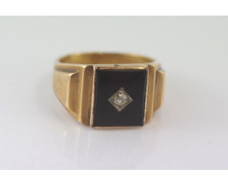 9ct gold, onyx and diamond ring Weight: approx 5.6 grams, size: Q-R/8