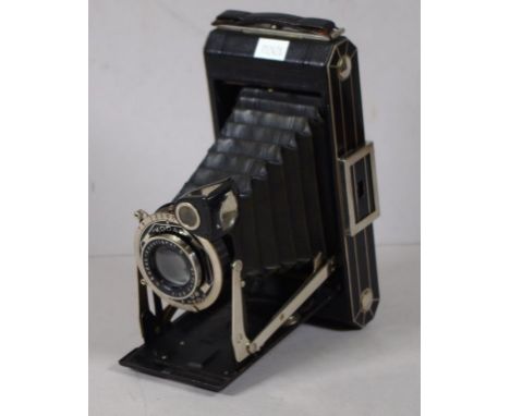 Vintage Kodak 616 camera marked Kodak Compur. Appears operational, however, may require service.