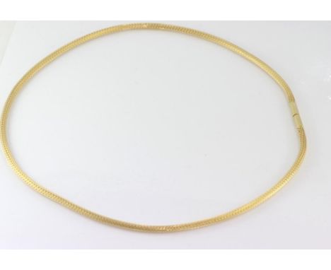 Flexible 18ct yellow gold omega chain with twist clasp, weight: approx 15.4 grams, size: approx  45cm length
