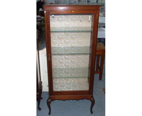 Vintage display cabinet on raised legs & with 3 glass shelves, 164cm high, 75cm wide approx.