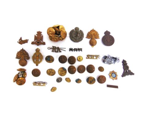 MILITARIA - ASSORTED CAP BADGES, BUTTONS & OTHER INSIGNIA  including a Wiltshire Regiment brass cap badge; and a Lanarkshire 