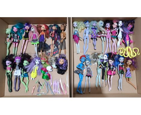 Mattel Monster High doll group including: Frankie Stein; Clawdeen Wolf; Ghoulia Yelps; plus others; all dolls are either miss