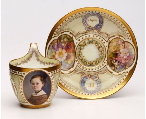   Gr. Tasse mit UT  "Mädchenportrait", KPM Berlin dat. 1913. Gr. Campana-Tasse m. aufschwingendem Henkel, d. weite UT leicht 
