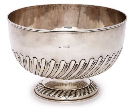   Bowl, London 1897.  Sterlingsilber. Beschau London, Jahresbuchstabe "b" (f. 1897), Meistermarke f. William Hutton &amp; Son