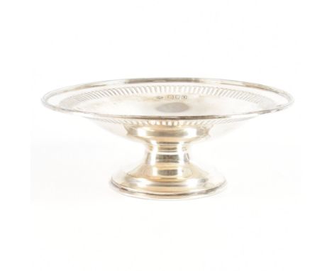 A hallmarked Edwardian silver dish tazza. The candlestick having a&nbsp; flared base and bowl with pierced decoration. Hallma